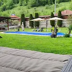 бели вит Villa Ribarica