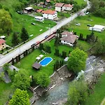бели вит Villa *